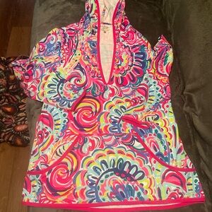 Lilly Pulitzer, small hooded pullover